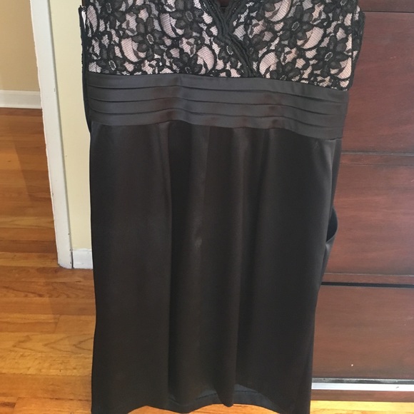 EUC Lace & santiny Black Cocktail Dress w/POCKETS! - Picture 5 of 8